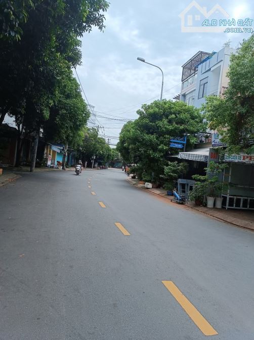 Bán nhà căn góc MT Trần Quang Cơ Tân Phú 8x20m đúc 3 lầu (cách Thạch Lam 300m) - 1