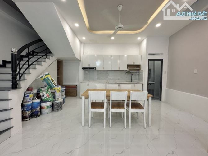 BÁN NHÀ PHÚ NHUẬN HXH 65M2 4 TẦNG NGANG 4 M NỞ HẬU 6,5M ĐẸP LL HOANG HOA THÁM  7.3 TỶ. - 1