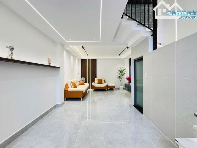 CHỦ XOAY VỐN CẦN BÁN GẤP NHÀ THÀNH THÁI,P.15,QUẬN 10,GIÁ:4,67Tỷ/63m2 SỔ SẴN 1 TRỆT 3 LẦU - 1