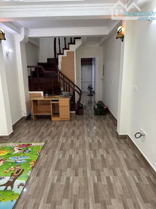 Cho thuê nhà ngõ ôtô phố Dương Văn Bé Hai Bà Trưng 50m x 5 tầng, giá 17tr/tháng - 1