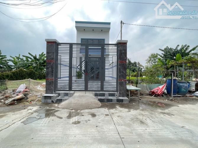 Nhà phố gần chợ Tân Bình, phường Tân Bình, TP Dĩ An Nhà 2,99 tỷ TL- 97,5m2 (ngang 4m) Thổ - 1