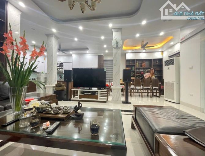 Biệt thự Phú Diễn 121m2, ô tô 7 chỗ, lô góc 3 thoáng, 4T, giá 17tỷ5 - 1