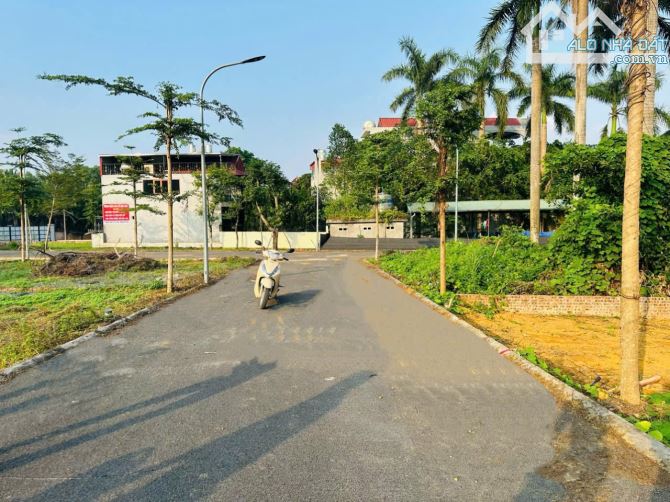 Rẻ Đẹp tại Khoang Mái Đồng Trúc điểm đầu của CNC HÒA LẠC và đại lộ Thăng Long