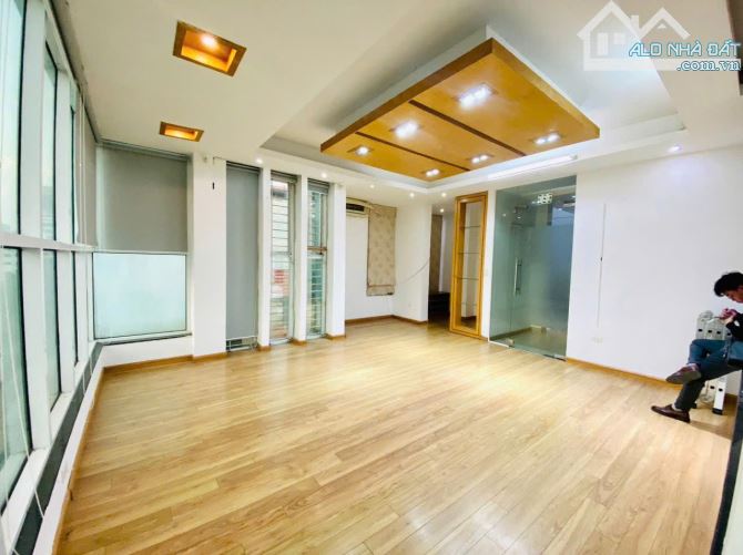 Cho thuê văn phòng 40m² tại Vũ Phạm Hàm, giá cực kì hợp lí chỉ 8,3 triệu/tháng - 1