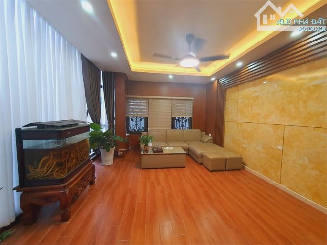 Bán nhà mặt phố Kim Mã, DT 80m2 x 5 tầng, MT5m. View hồ. Giá bán 50 tỷ có TL - 1