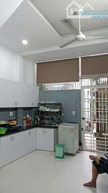 Nhà Lê Văn Quới - Bình Tân - Hẻm Xe Hơi - 60m2 - Giá 5,2 Tỷ - 2