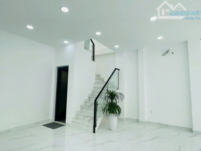 Nhà mới, mặt tiền đường Nguyễn Thái Bình, DTSD 100m2 - 2