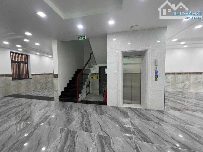 Cho thuê Góc 2MT 472 Gia Phú, Phường 3 Quận 6. DT 7x20m - 2