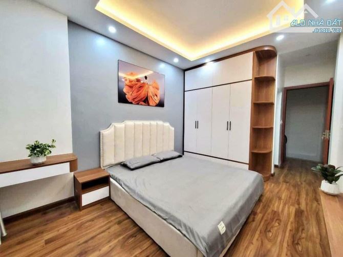 Bán nhà 5 tầng 28m2 - Đào Tấn, Ba Đình - giá 5.85 tỷ - 2