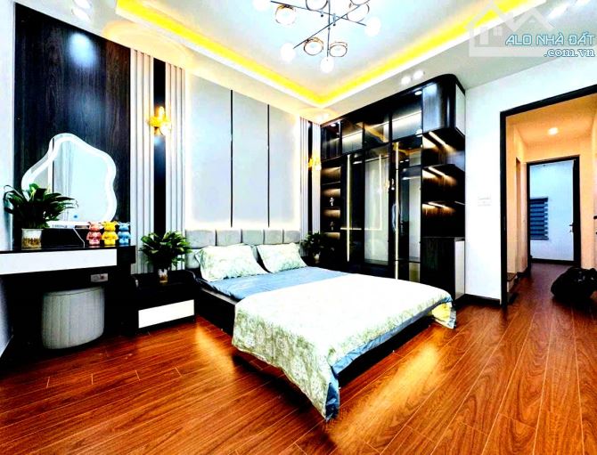 GẤP GẤP! HOÀNG VĂN THÁI THANH XUÂN,2 THOÁNG,1 BƯỚC RA Ô TÔ,38M2 x 4T. - 2