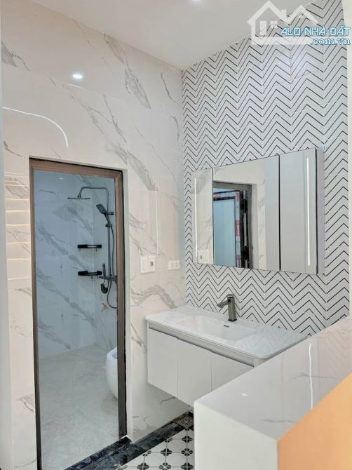 KHU NHÀ Ở 90 NGUYỄN TUÂN -70M X 6 TẦNG - 3 THOÁNG - VIEW KBT NGUYỄN TUÂN - SDCC - 13,8 TỶ - 2