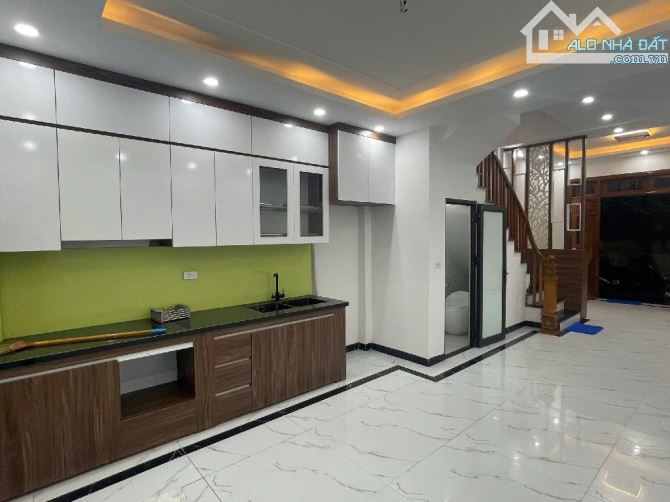 SIÊU PHẨM 6.2 TỶ - 40M² - NHÀ MỚI - Ô TÔ - SỔ HOA HẬU - GẦN PHỐ - VIEW SÂN THỂ THAO - TIỆN - 2