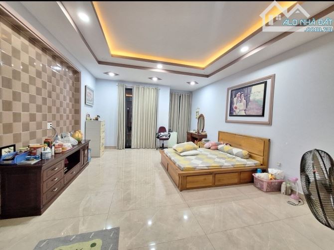 🏠🏠 NHÀ ĐẸP NHƯ BỨC TRANH -  4 TẦNG - TẶNG NỘI THẤT SỊN - HẺM 6M - SÁT MẶT TIỀN LÊ VĂN V - 2