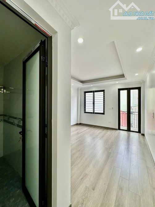 Bán nhà phố Trần Thái Tông, Cầu Giấy, Hà Nội, diện tích 42m2,  5 tầng, giá 11,4 tỷ - 2