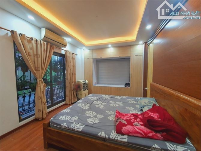 Bán nhà mặt phố Kim Mã, DT 80m2 x 5 tầng, MT5m. View hồ. Giá bán 50 tỷ có TL - 2