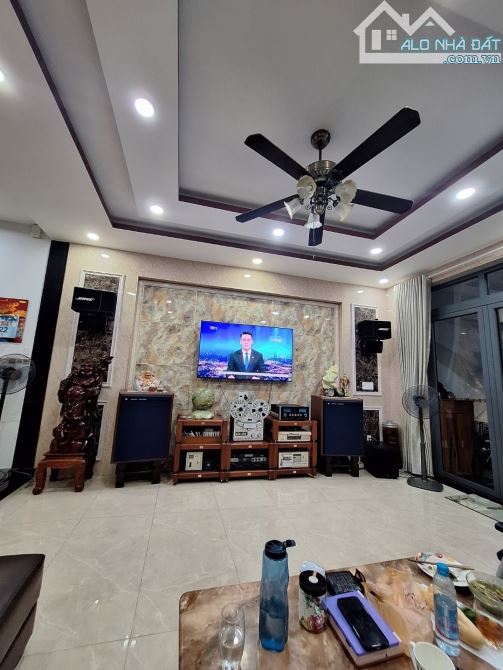 🏠🏠 NHÀ ĐẸP NHƯ BỨC TRANH -  4 TẦNG - TẶNG NỘI THẤT SỊN - HẺM 6M - SÁT MẶT TIỀN LÊ VĂN V - 3