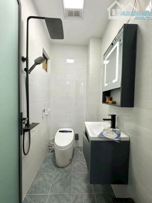 SÁT Q1- LÊ VĂN DUYỆT-DT:52M2 ĐẤT-3TẦNG-5PN.VIP.LÚ : 6 TỶ XÍU - 3