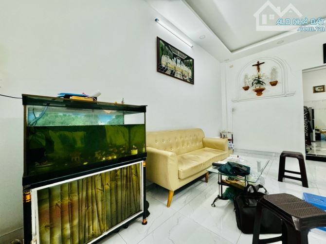 Giảm 500Triệu còn 6.3tỷ. Cách Mạng Tháng Tám, Phường 7, Tân Bình, Hẻm Ô TÔ, 2 Tầng, 52m2 - 3
