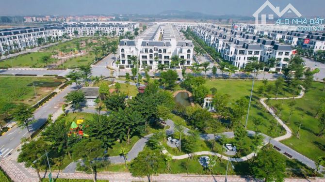 Bán Biệt Thự Trung Tâm Huyện Mê Linh chỉ Giá 70,55tr/m2 Diện tích 319m2 - 3