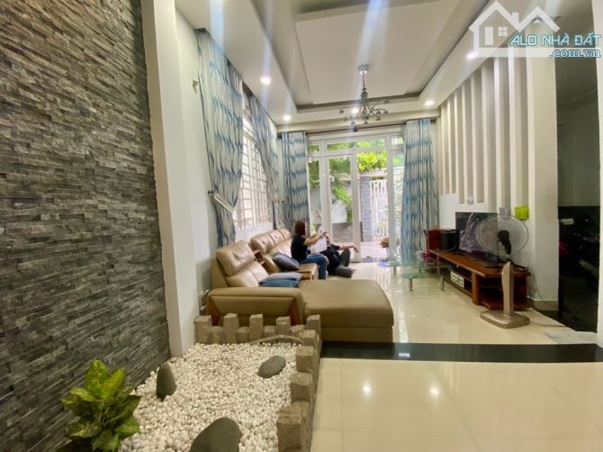 NHÀ ĐẸP P12,Q.TÂN BÌNH,XE HƠI VÔ NHÀ,DT:72M2,5TẦNG,(4*18M),NHỈNG 12TỶ - 3