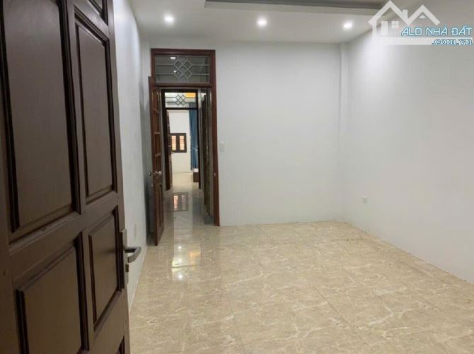 CẦN BÁN GẤP NHÀ CẦU GIẤY, PHÂN LÔ VỈA HÈ KINH DOANH ĐỈNH, THANG MÁY DT: 50M2, GIÁ 16 TỶ - 4