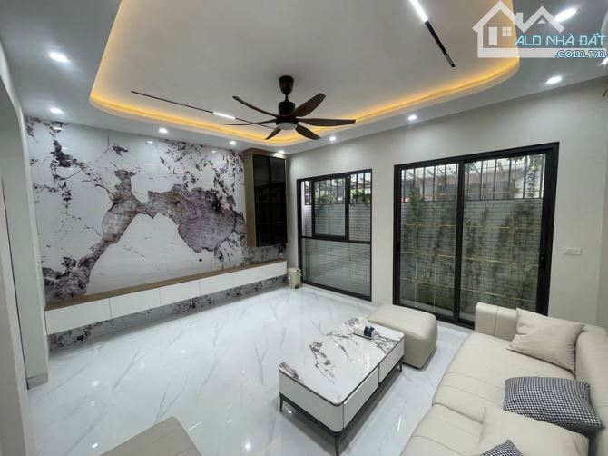 KHU NHÀ Ở 90 NGUYỄN TUÂN -70M X 6 TẦNG - 3 THOÁNG - VIEW KBT NGUYỄN TUÂN - SDCC - 13,8 TỶ - 8