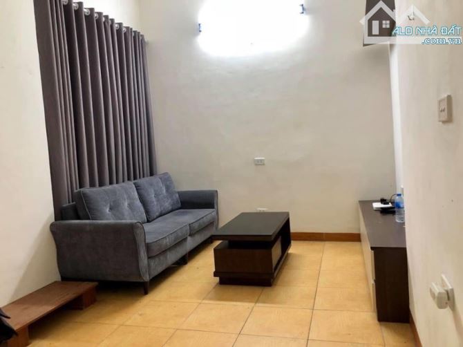 Cho thuê nhà riên 6 tầng tiện nghi phố Đê La Thành, Ngọc Khánh