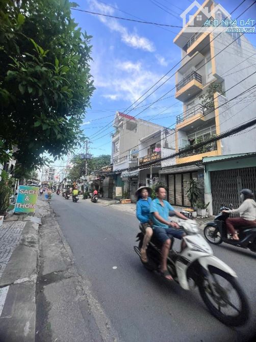 LÔ GÓC 2MT QL13, CÁCH SÀI GÒN 5KM. NHÀ MỚI XÂY 3 NĂM, 3TẦNG 4PN, 85m2. GIÁ 6.9 TỶ - 6