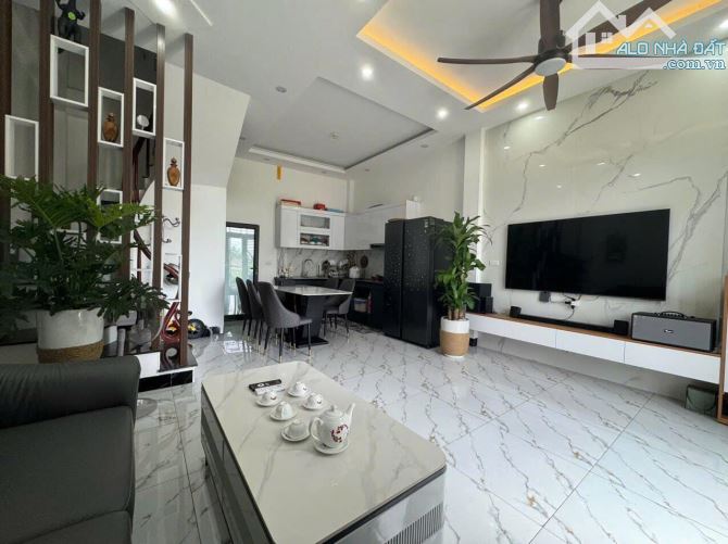 4.5 TỶ - BÁN NHÀ Ô TÔ ĐỖ CỬA - 35M2 - NGANG 5M - 700m ra CV Đô Nghĩa HĐ - NHÀ ĐẸP ĐÓN TẾT