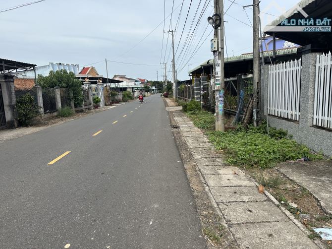 Cần bán lô đất và nhà mặt tiền đường nhựa khu dân thuộc xã Phước thuận
