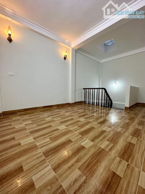 BÁN NHÀ PHỐ LÊ QUÝ ĐÔN, 42M2 Ô TÔ ĐỖ CỬA