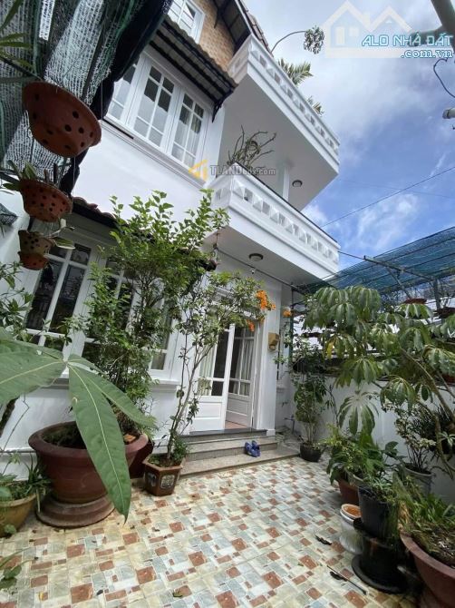 Villa ngay trung tâm cách chợ đêm chỉ 5ph đường ô tô Mạc Đĩnh Chi, P4 chỉ hơn 9 tỷ