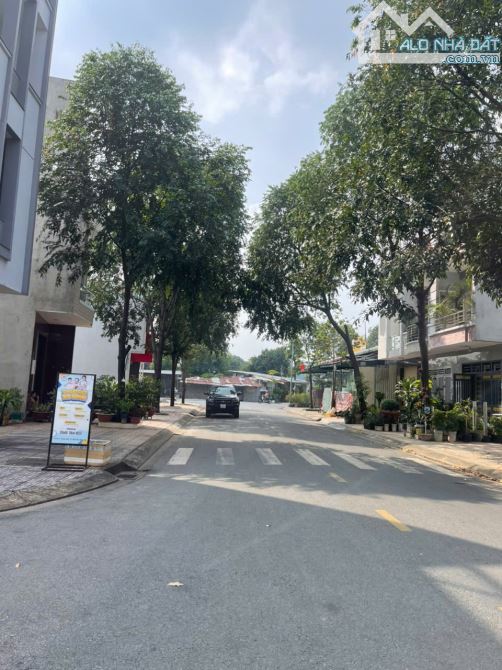 Đất bán đường D2 giáp Á Châu N3 giá 6,8 tỷ 90m2 hiếm có khó tìm siêu đẹp cần bán nhanh