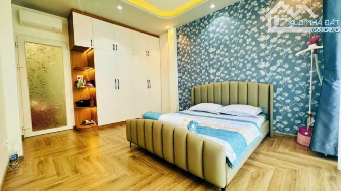 Hoà Hảo Quận 10, DT gần 50m2 5 tầng sân thượng, hẻm 6m ô tô 7 chỗ, cách MT 10m