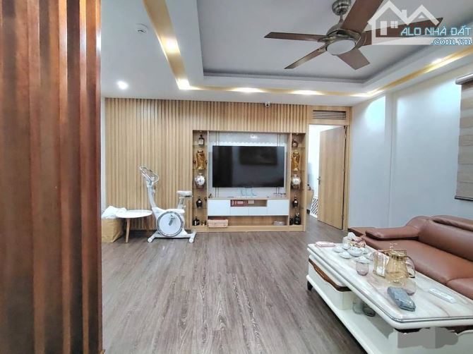 Bán nhà phố Nguyễn Văn Lộc, Hà Đông 110m2, mặt tiền 6m, giá 26 tỷ.