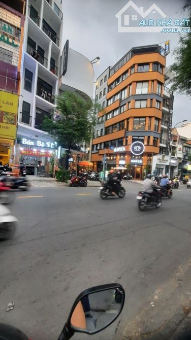 Bán nhà MT ngay Vạn Hạnh Mall,P.12,Q.10 - 4,2x16m(4 tầng) - Gía: 30 tỷ