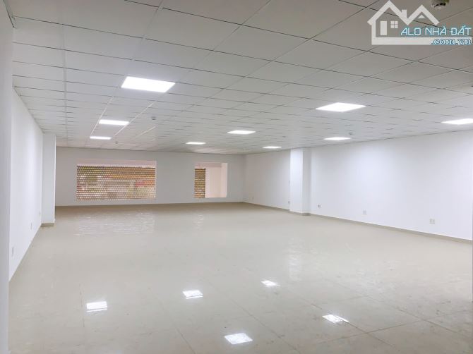 Tòa văn phòng khu Thái Hà 220m2x7T MT khủng 17m cho thuê nhiều mô hình 250tr có đàm phán