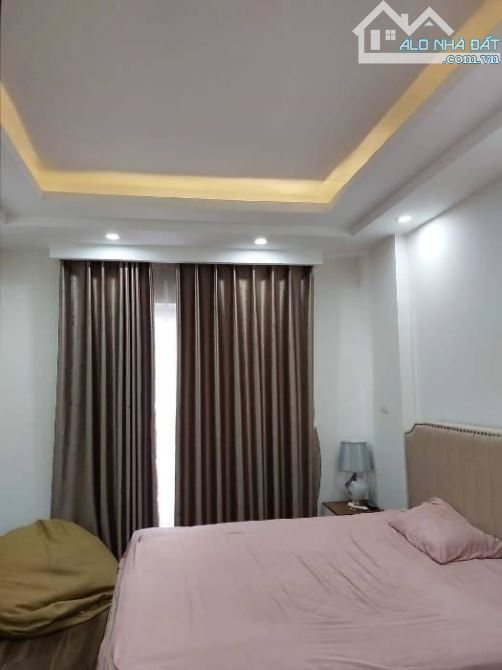 Nhà đẹp ngay Vĩnh Tuy: 40m2 4 tầng 3PN, Ô tô đỗ cửa chỉ 6tỷ