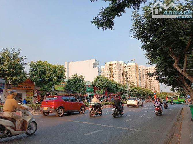 Mặt tiền kinh doanh ngã tư thủ đức, CHDV 13 phòng thu nhập mỗi tháng 50tr