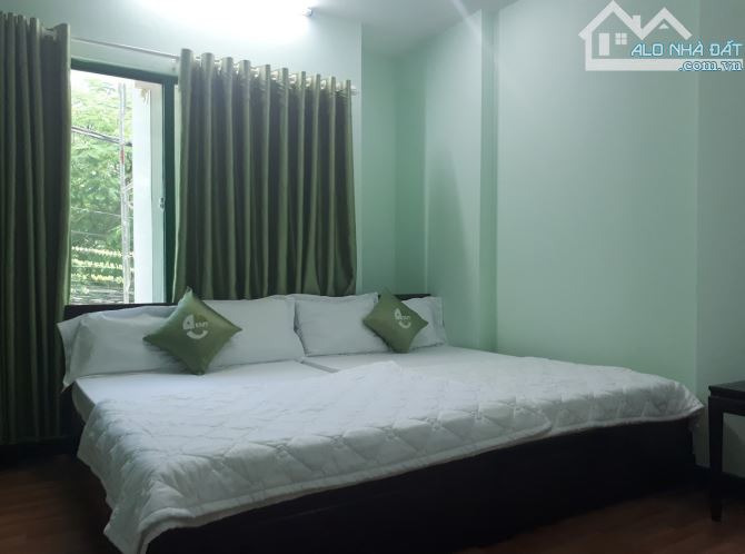 Cần bán căn homestay 2 mặt tiền Diện tích 294m2. 5 tầng, 21 phòng. Thu nhập thực tế trên 1 - 10