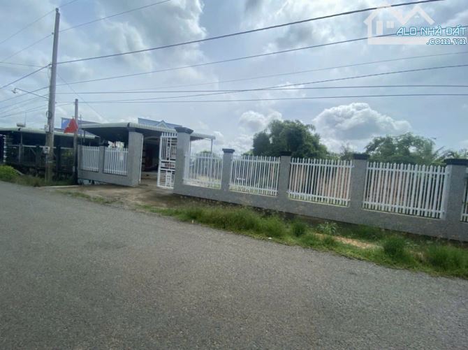 Cần bán lô đất và nhà mặt tiền đường nhựa khu dân thuộc xã Phước thuận - 1