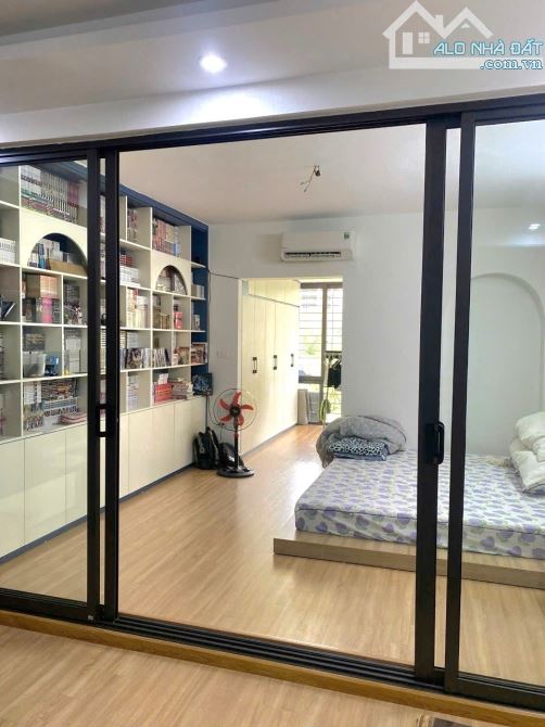 Bán căn hộ chung cư phố Giảng Võ, Ba Đình, 70m2 nhà đẹp ở luôn, thang máy, ô tô đỗ gần hồ - 1