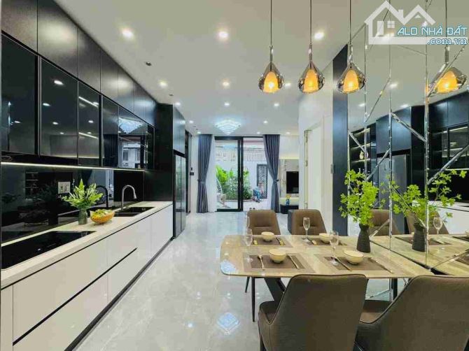 Bán 🏡 Hoàng Diệu, nhà 2 tầng với DT gần 80m2, ngay trung tâm thành phố Đà Nẵng👍 - 1