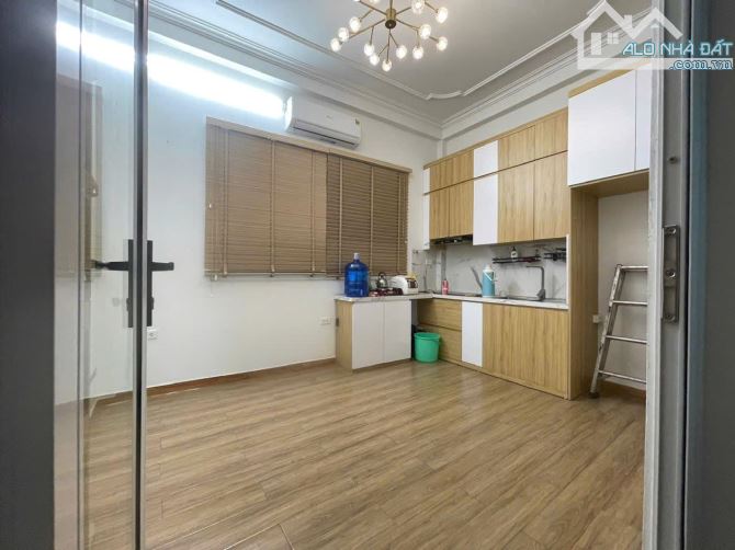 Bán nhà phố Nguyễn Chí Thanh, Đống Đa, ô tô tránh, tiện kinh doanh 5 tầng 45 m2 giá 18 tỷ - 1