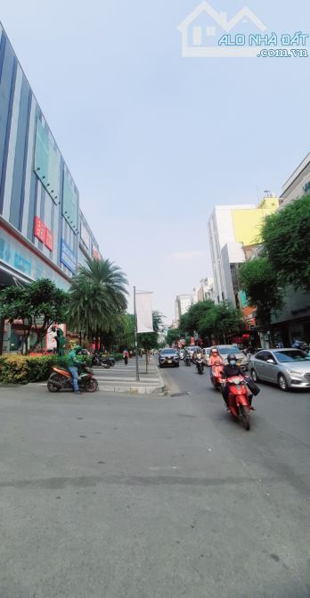 Bán nhà MT ngay Vạn Hạnh Mall,P.12,Q.10 - 4,2x16m(4 tầng) - Gía: 30 tỷ - 1