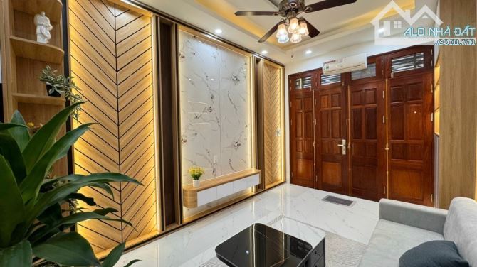 Bán nhà Lạc Trung , Hai Bà Trưng , 31m2 , 5 tầng , mặt tiền 3m, chỉ  9 tỷ - 1