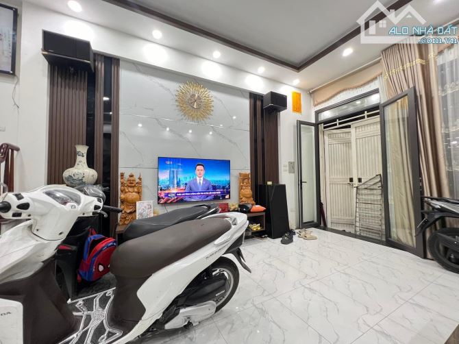 BÁN NHÀ TRUNG VĂN, TỪ LIÊM: 40M2, Ô TÔ ĐỖ, THÔNG 2 PHỐ LỚN, MẶT TIỀN CỰC RỘNG, HƠN 9 TỶ - 1