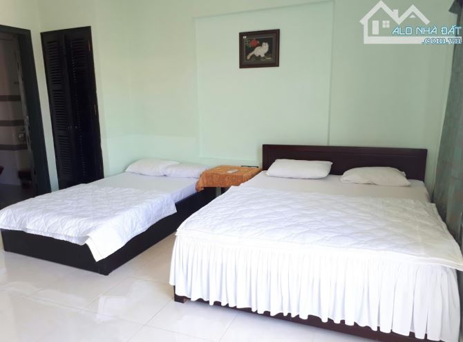 Cần bán căn homestay 2 mặt tiền Diện tích 294m2. 5 tầng, 21 phòng. Thu nhập thực tế trên 1 - 12