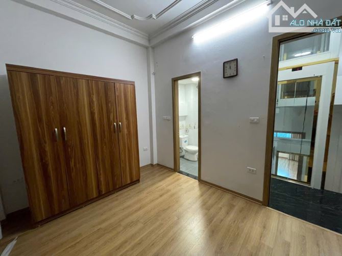 Bán nhà phố Nguyễn Chí Thanh, Đống Đa, ô tô tránh, tiện kinh doanh 5 tầng 45 m2 giá 18 tỷ - 2