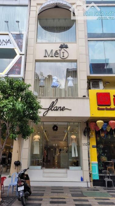 Bán nhà MT ngay Vạn Hạnh Mall,P.12,Q.10 - 4,2x16m(4 tầng) - Gía: 30 tỷ - 2